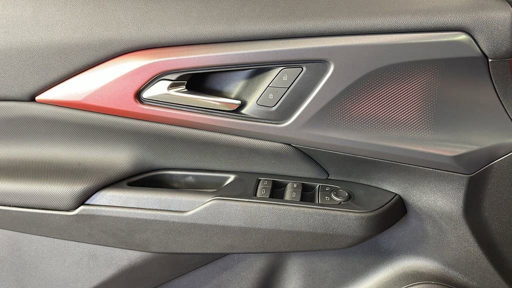 Used 2025 Chevrolet Equinox EV RS image 36