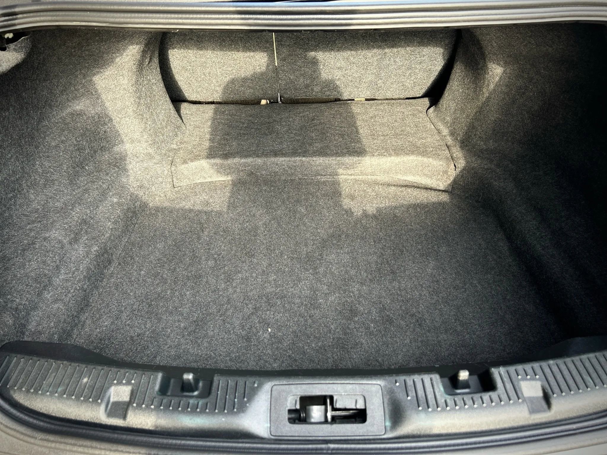 Used 2015 Ford Taurus SE image 25