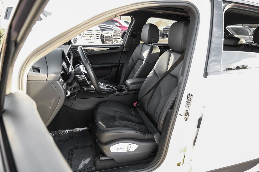 Used 2020 Porsche Macan AWD/4WD image 36