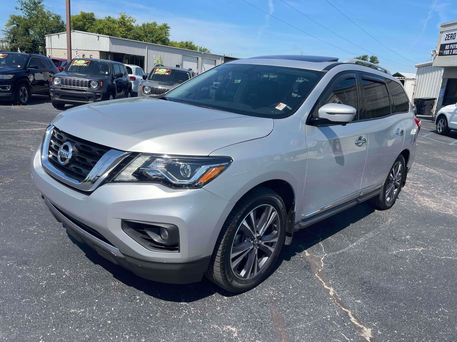 Used 2017 Nissan Pathfinder Platinum w/ Family Entertainment Package AWD/4WD image 3
