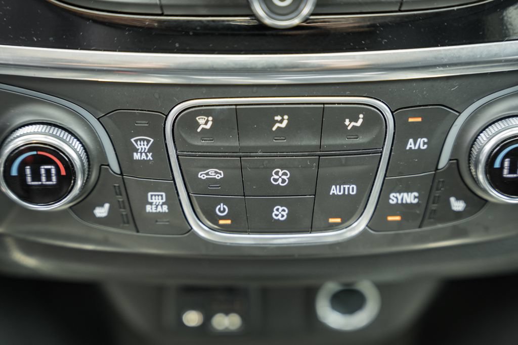 Used 2020 Chevrolet Traverse RS AWD/4WD image 23