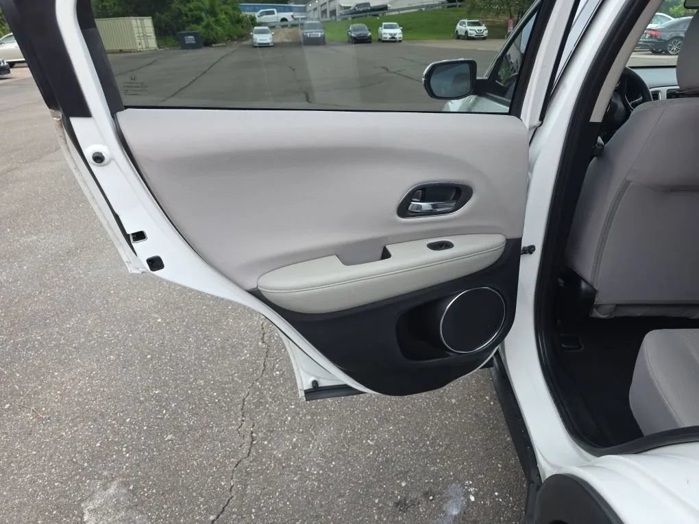 Used 2018 Honda HR-V EX image 40