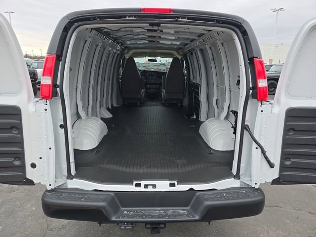 New 2025 GMC Savana 3500 Extended w/ Driver Convenience Package image 21