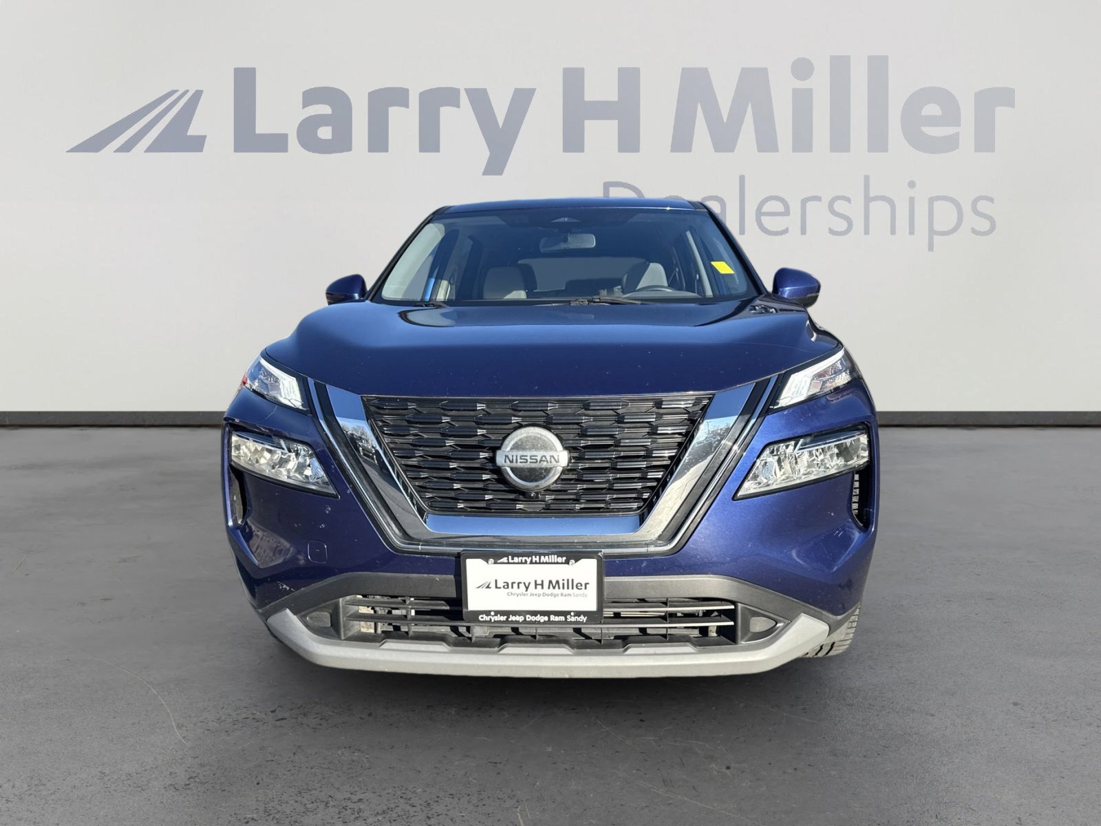 Used 2021 Nissan Rogue SV image 3