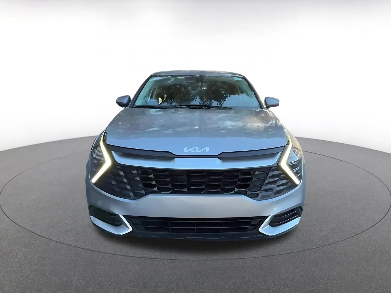 Used 2025 Kia Sportage LX image 4