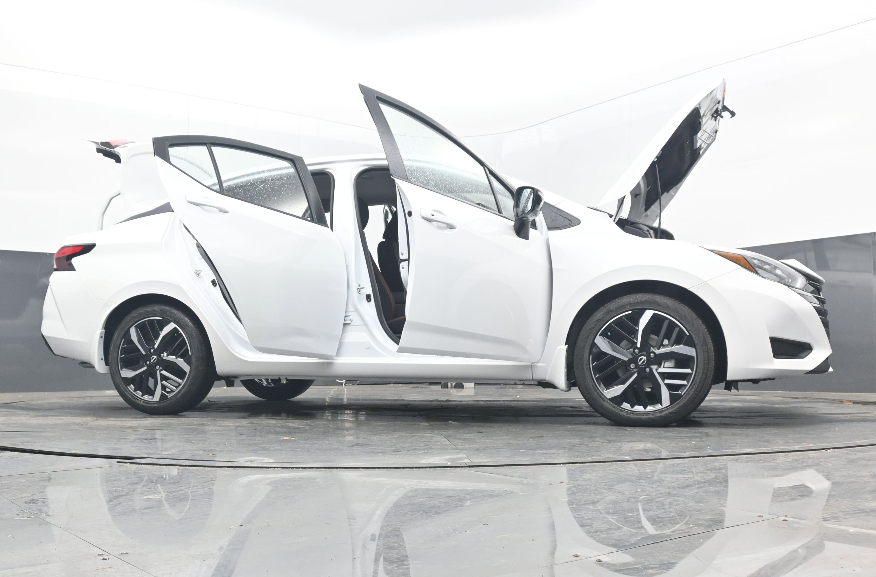 New 2025 Nissan Versa SR image 42