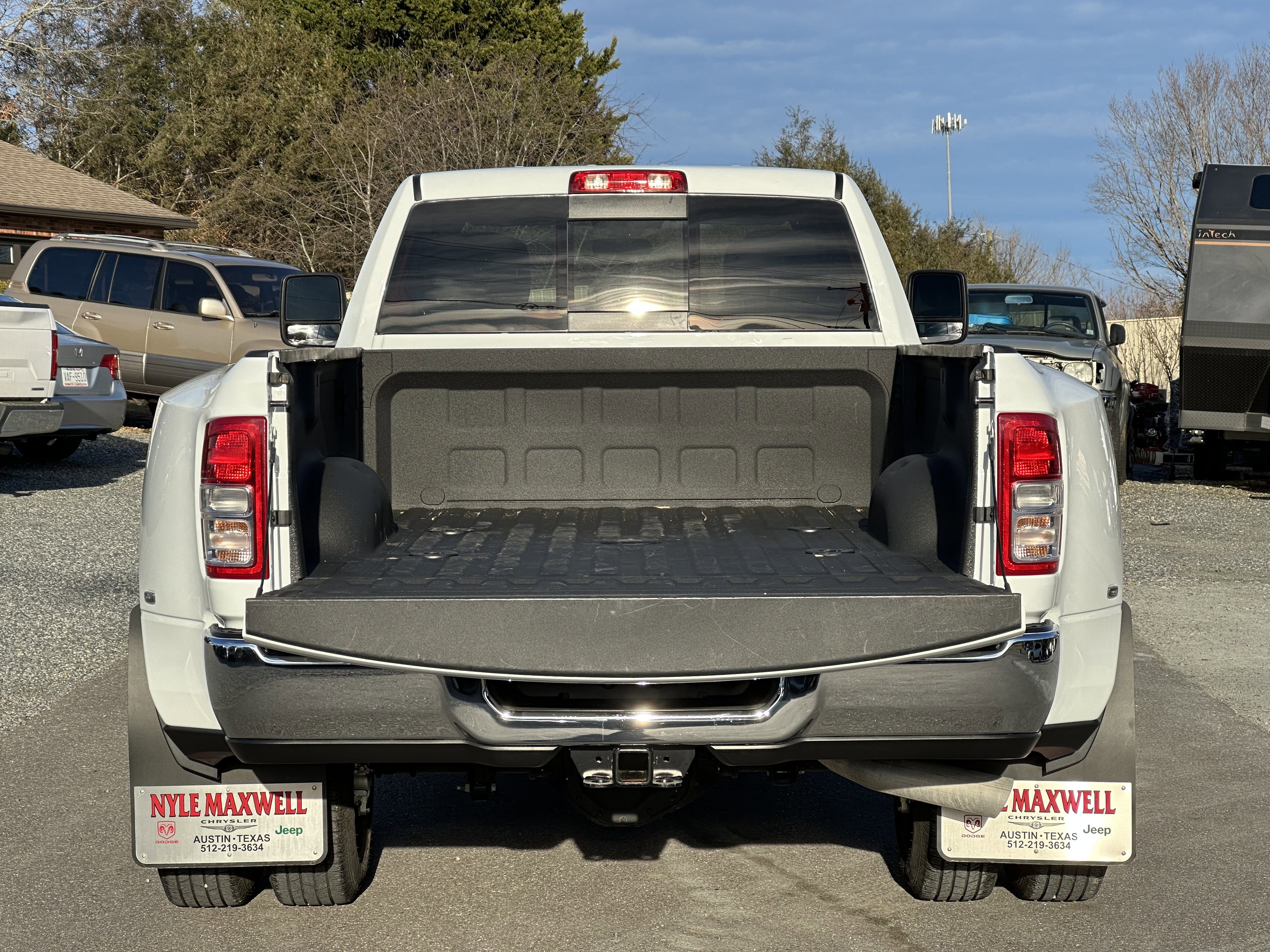 Used 2024 RAM 3500 Tradesman w/ Chrome Appearance Group image 13