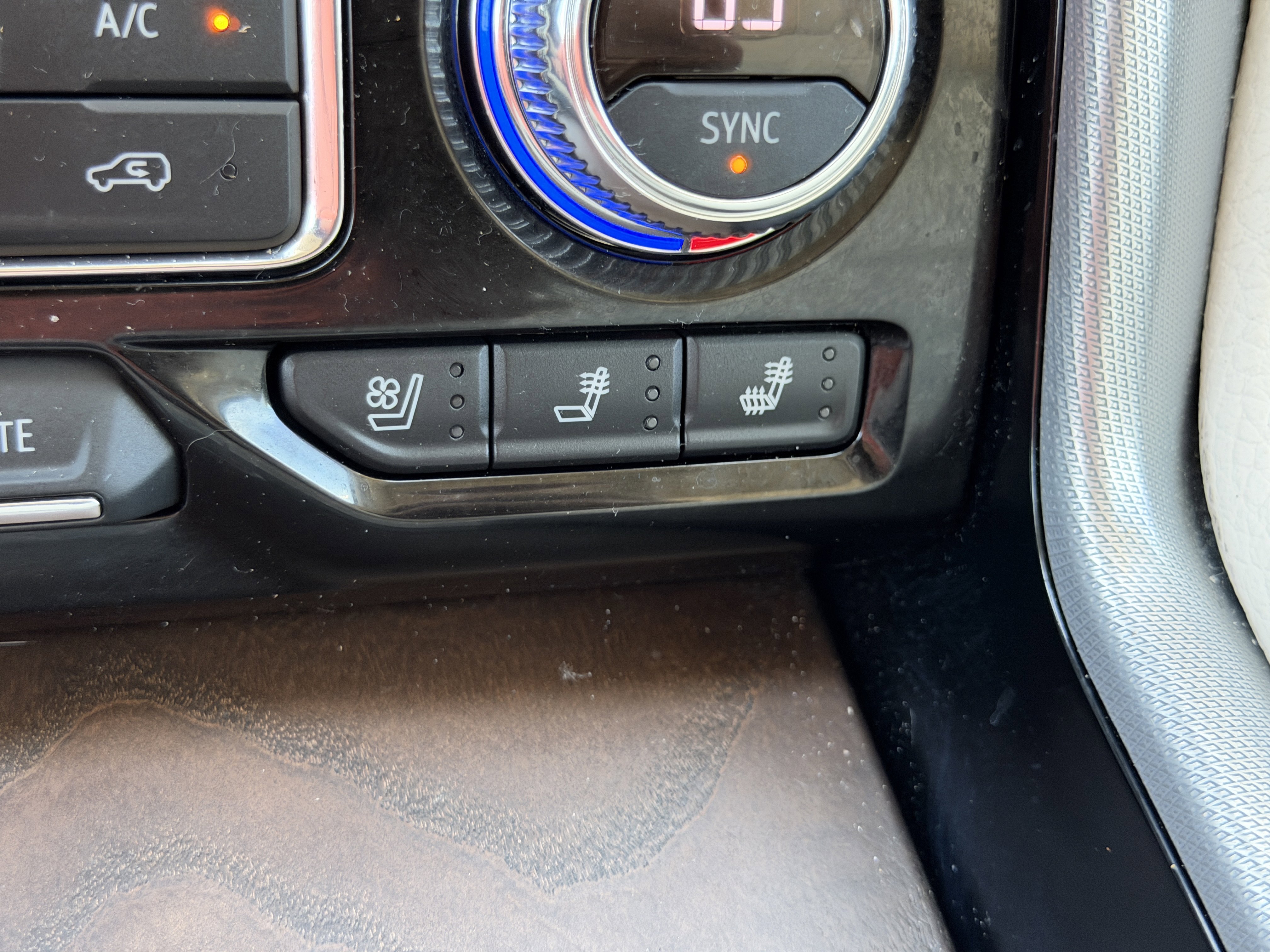 Used 2021 GMC Yukon Denali w/ Denali Premium Package image 27