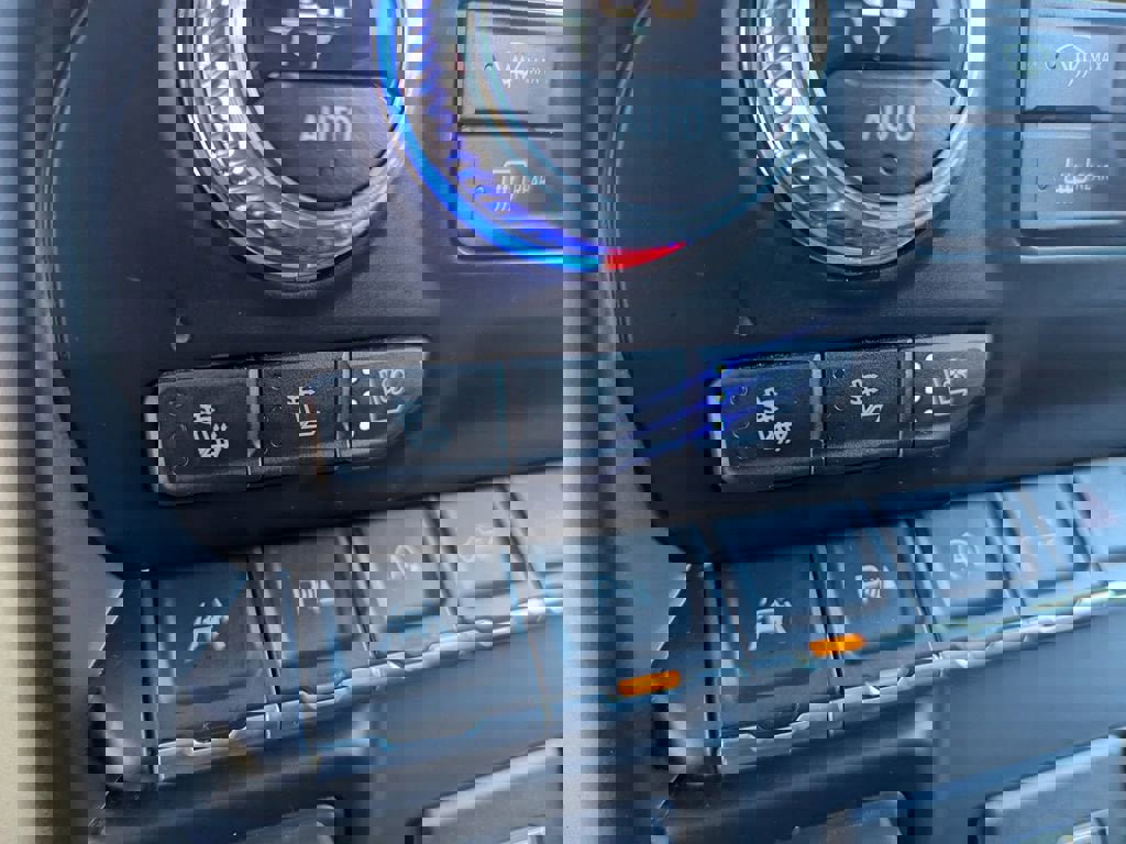 Used 2020 GMC Sierra 1500 AT4 w/ AT4 Premium Package image 21