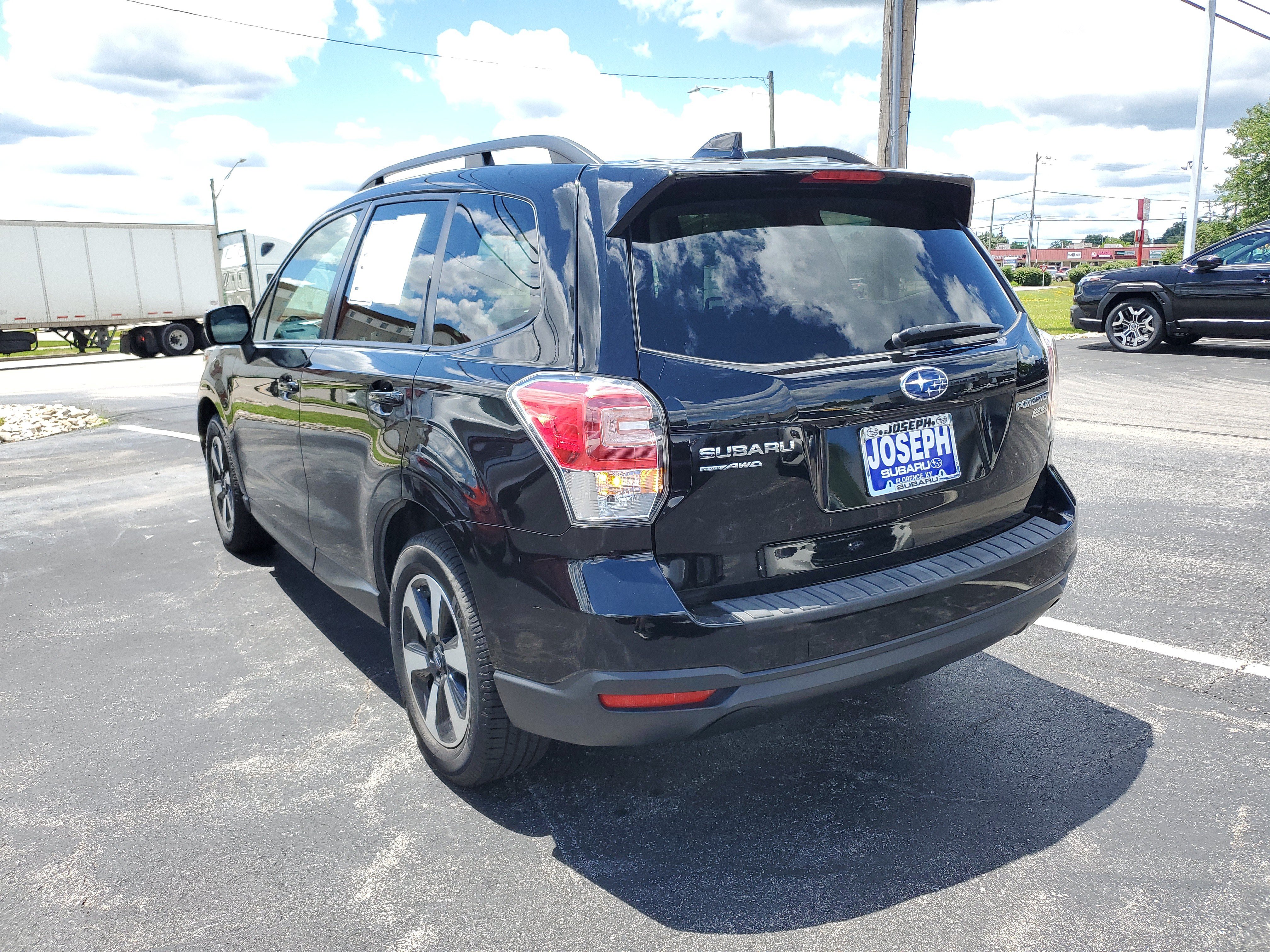 Used 2017 Subaru Forester 2.5i Premium w/ All-Weather Package AWD/4WD image 2