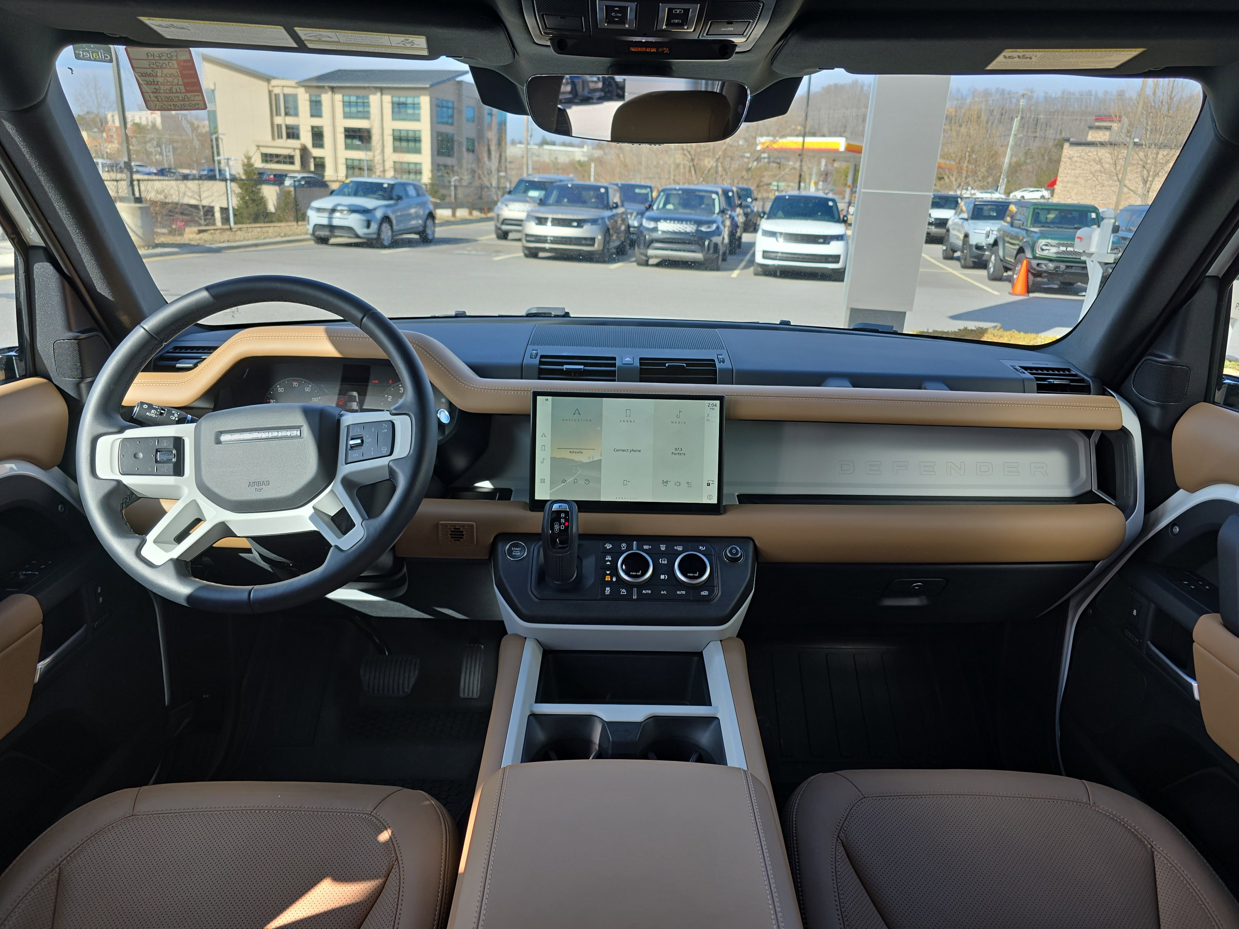 Used 2025 Land Rover Defender 110 X-Dynamic SE image 18