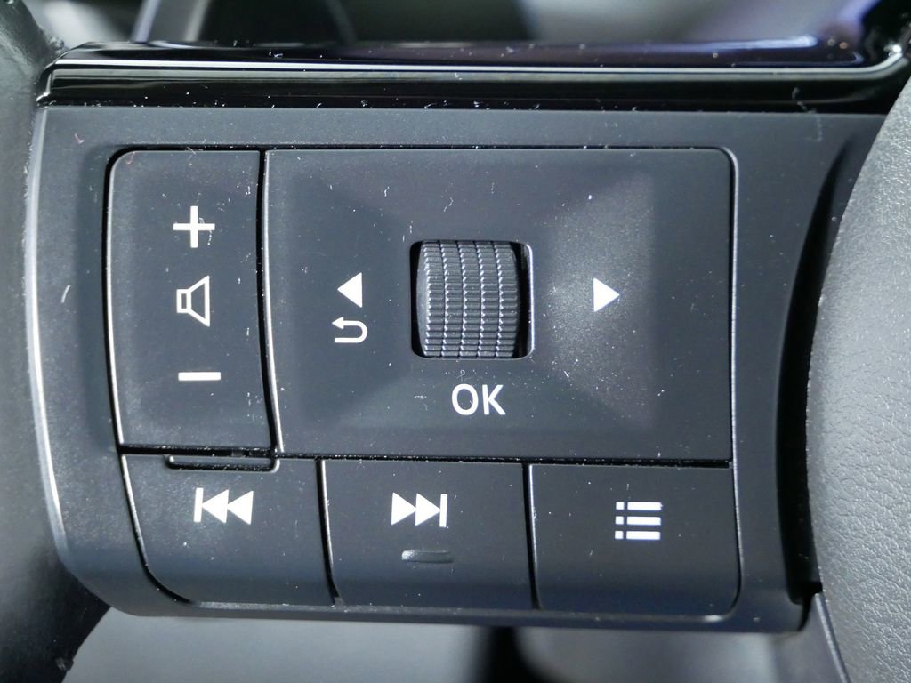 Used 2022 Nissan Rogue Platinum w/ Head-Up Display Package AWD/4WD image 25
