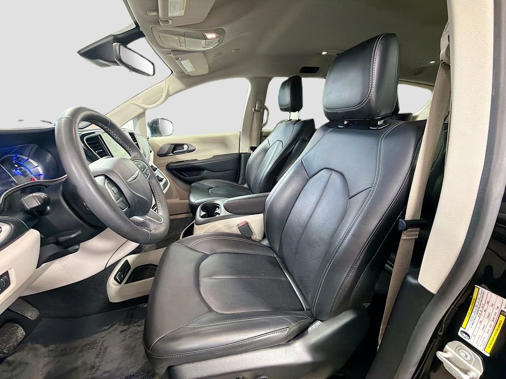 Used 2024 Chrysler Pacifica Select image 22