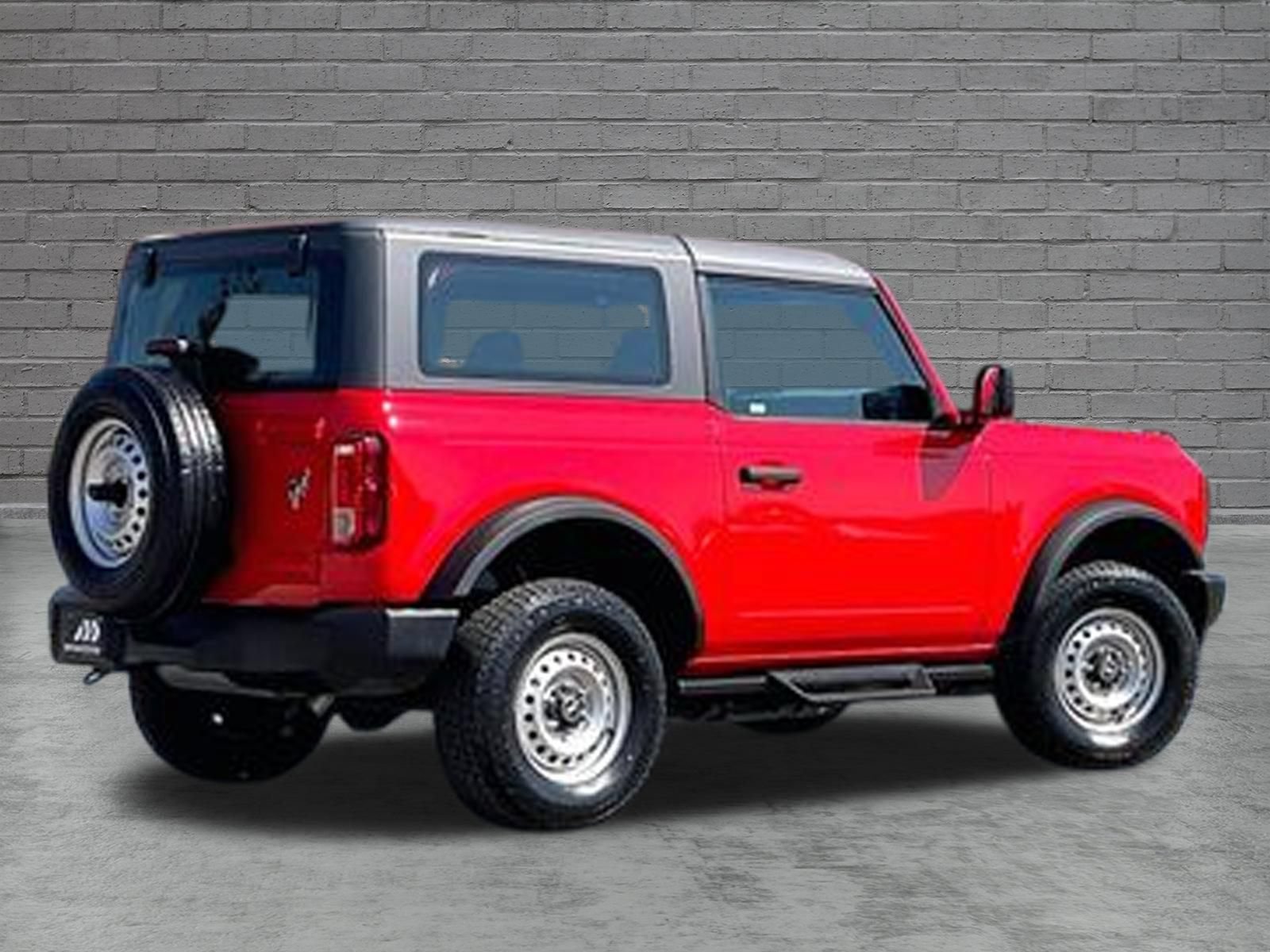 Used 2023 Ford Bronco 2-Door AWD/4WD image 2