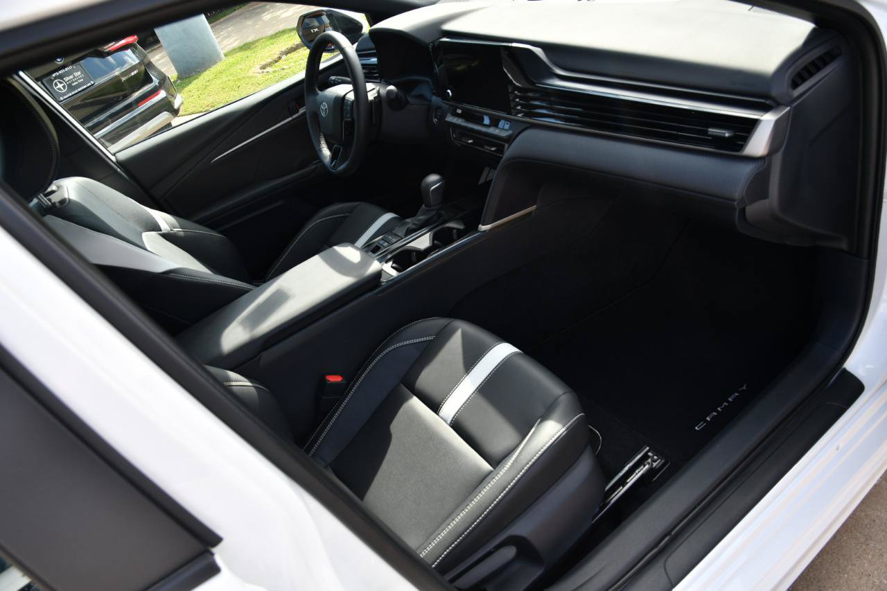 Used 2026 Toyota Camry SE FWD image 14