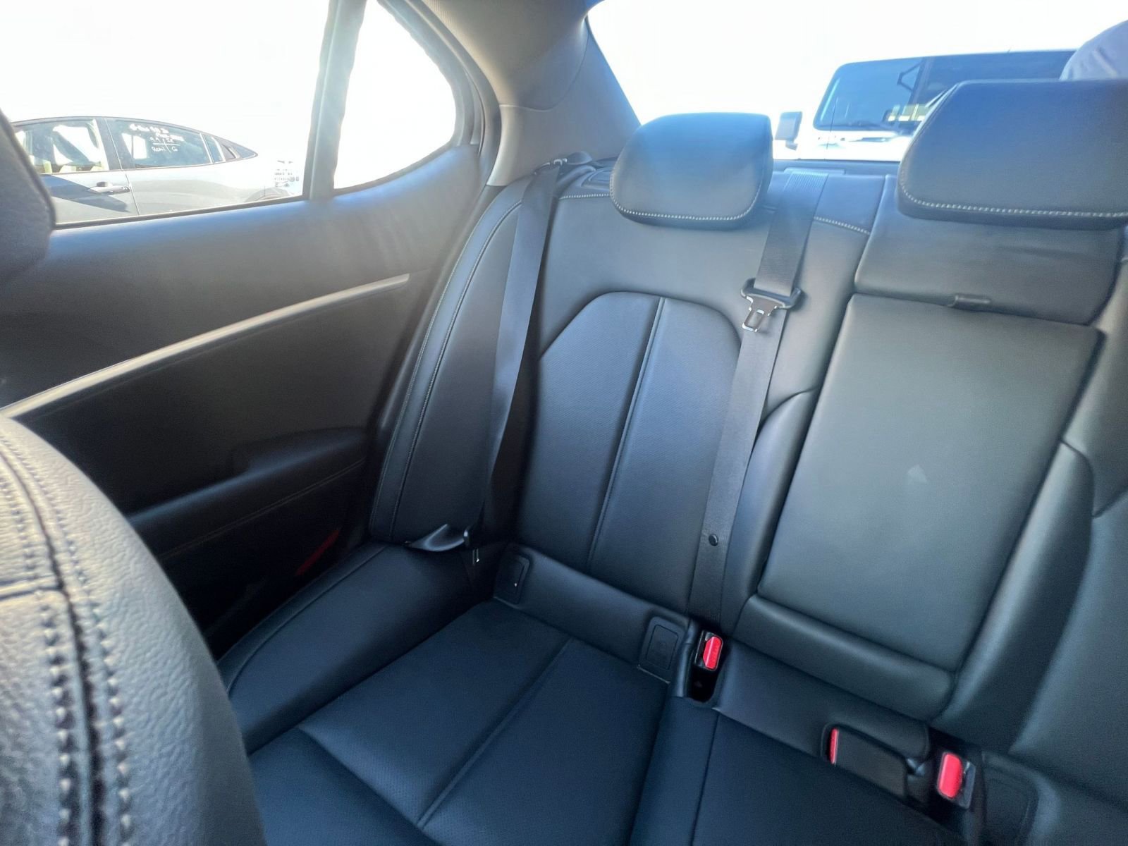 Used 2025 Genesis G70 2.5T image 39