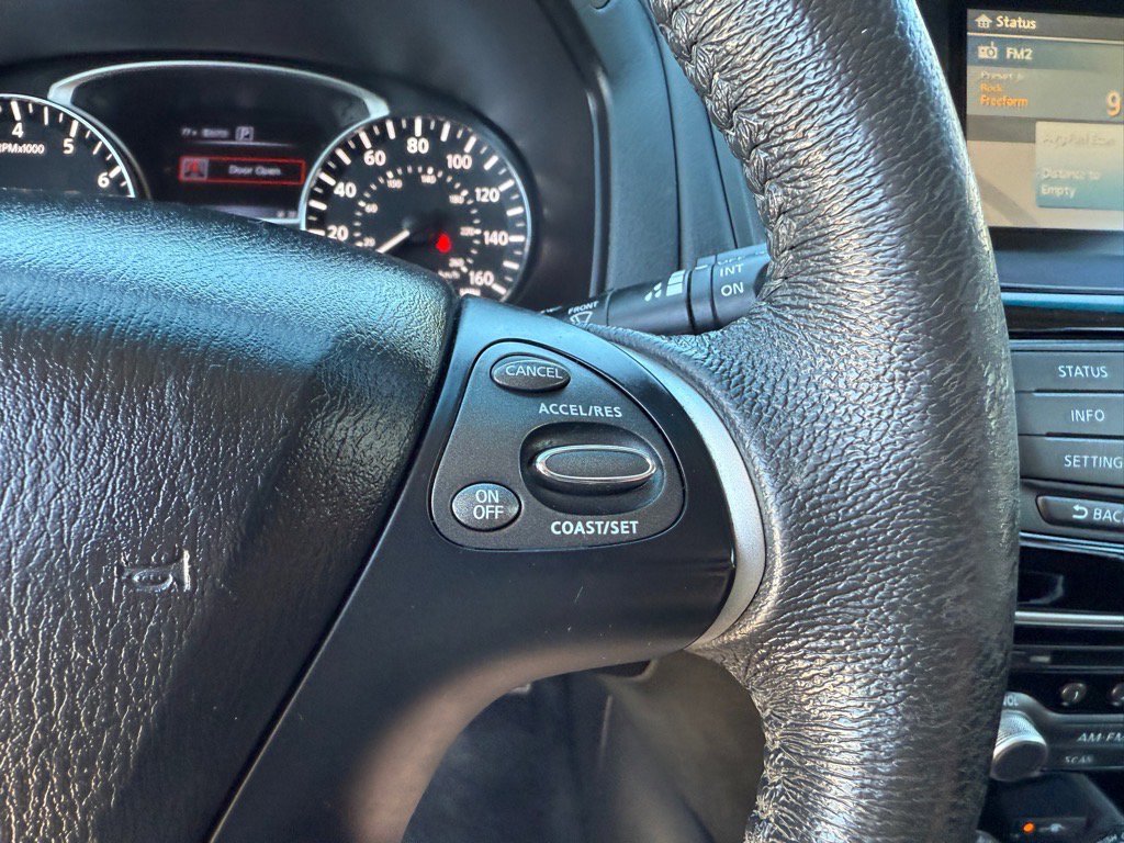 Used 2016 Nissan Pathfinder SV image 30