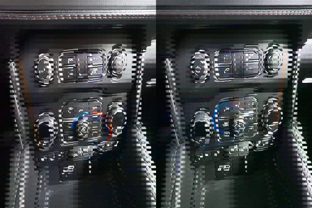 Used 2023 Chevrolet Tahoe High Country w/ Premium Package AWD/4WD image 16