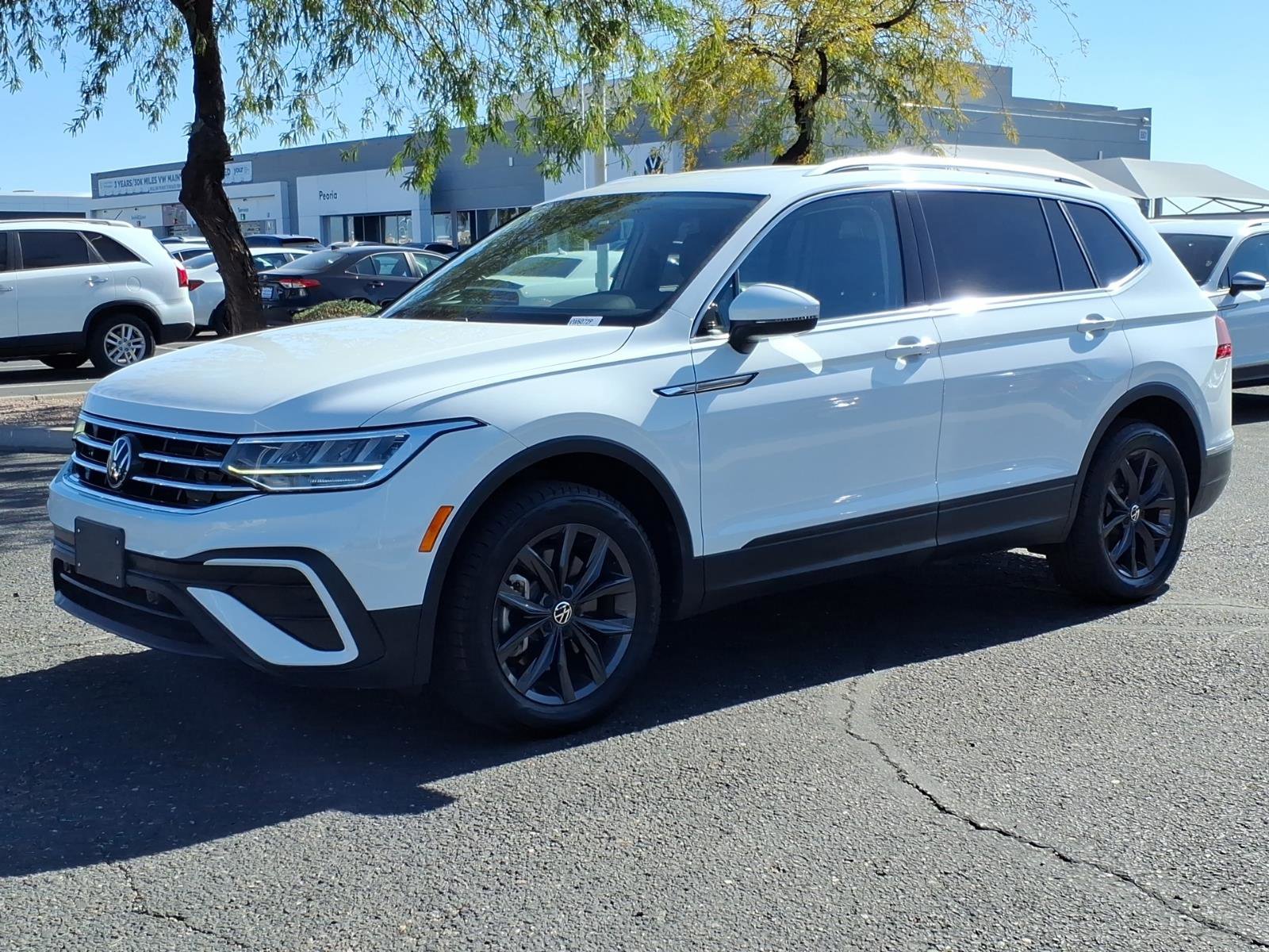 Certified 2022 Volkswagen Tiguan SE image 3