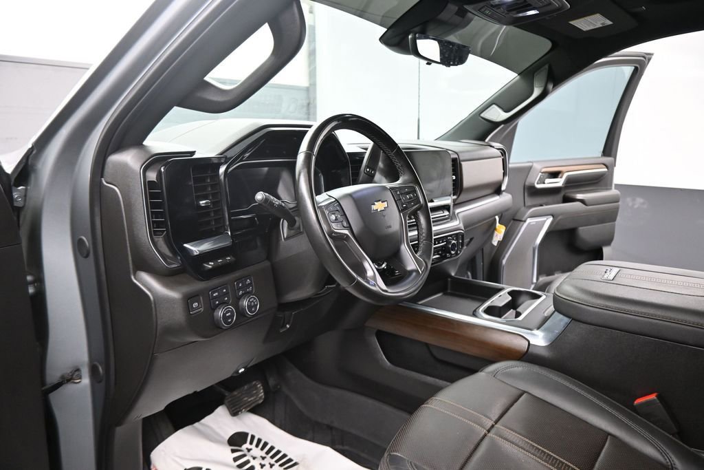 Used 2024 Chevrolet Silverado 3500 High Country w/ Technology Package AWD/4WD image 19