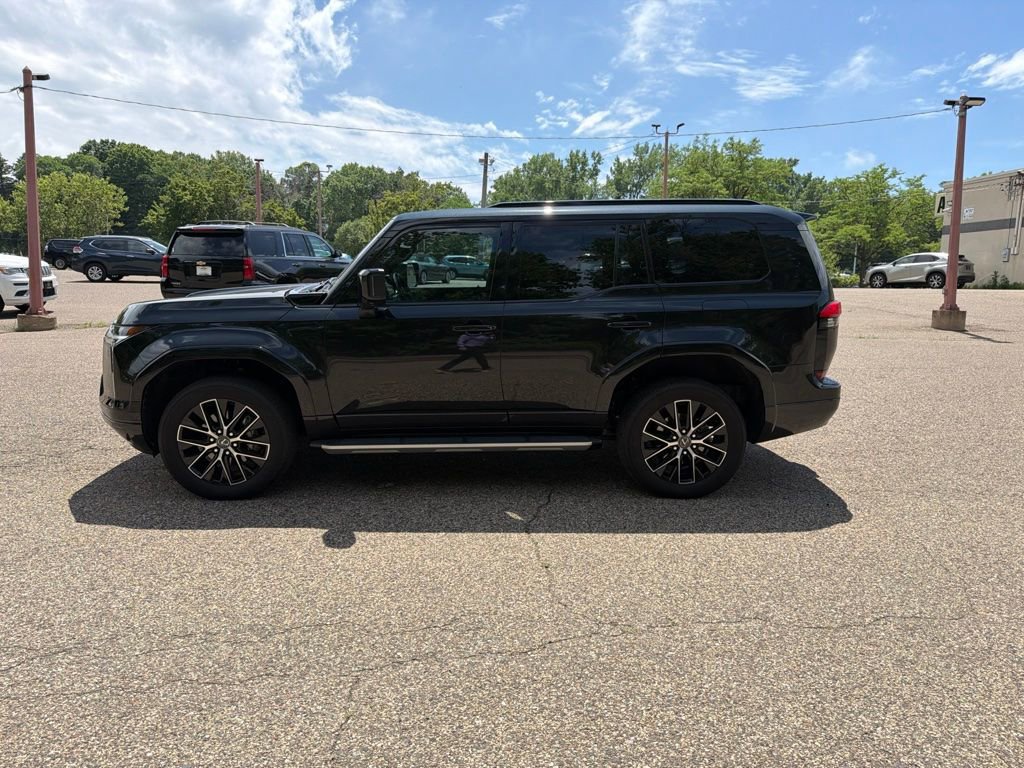 Used 2025 Lexus GX 550 w/ Accessory Package (2T) AWD/4WD image 8
