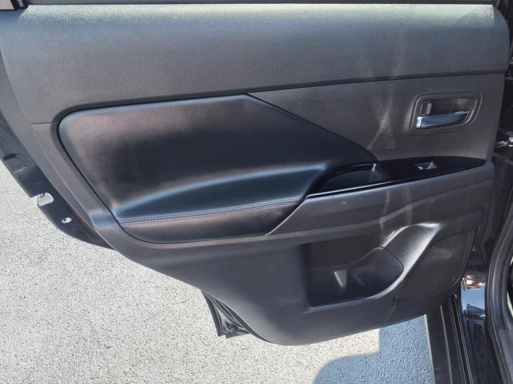 Used 2020 Mitsubishi Outlander LE image 24