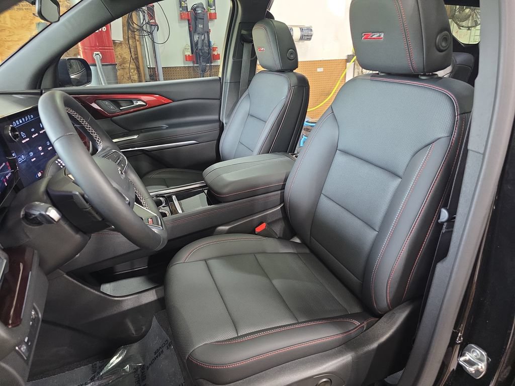 Used 2025 Chevrolet Traverse Z71 w/ Driver Confidence Package AWD/4WD image 17