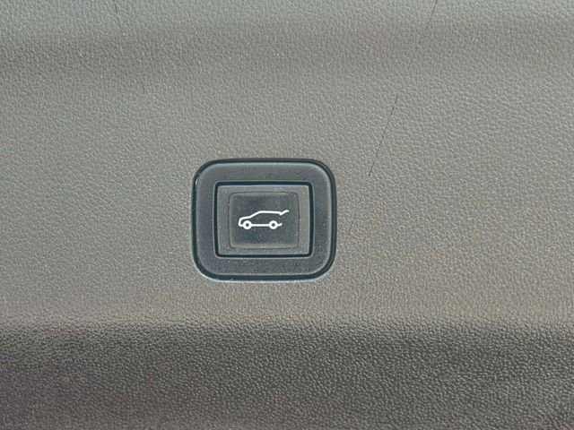 Used 2022 Chevrolet Tahoe Z71 w/ Z71 Off-Road Package AWD/4WD image 9