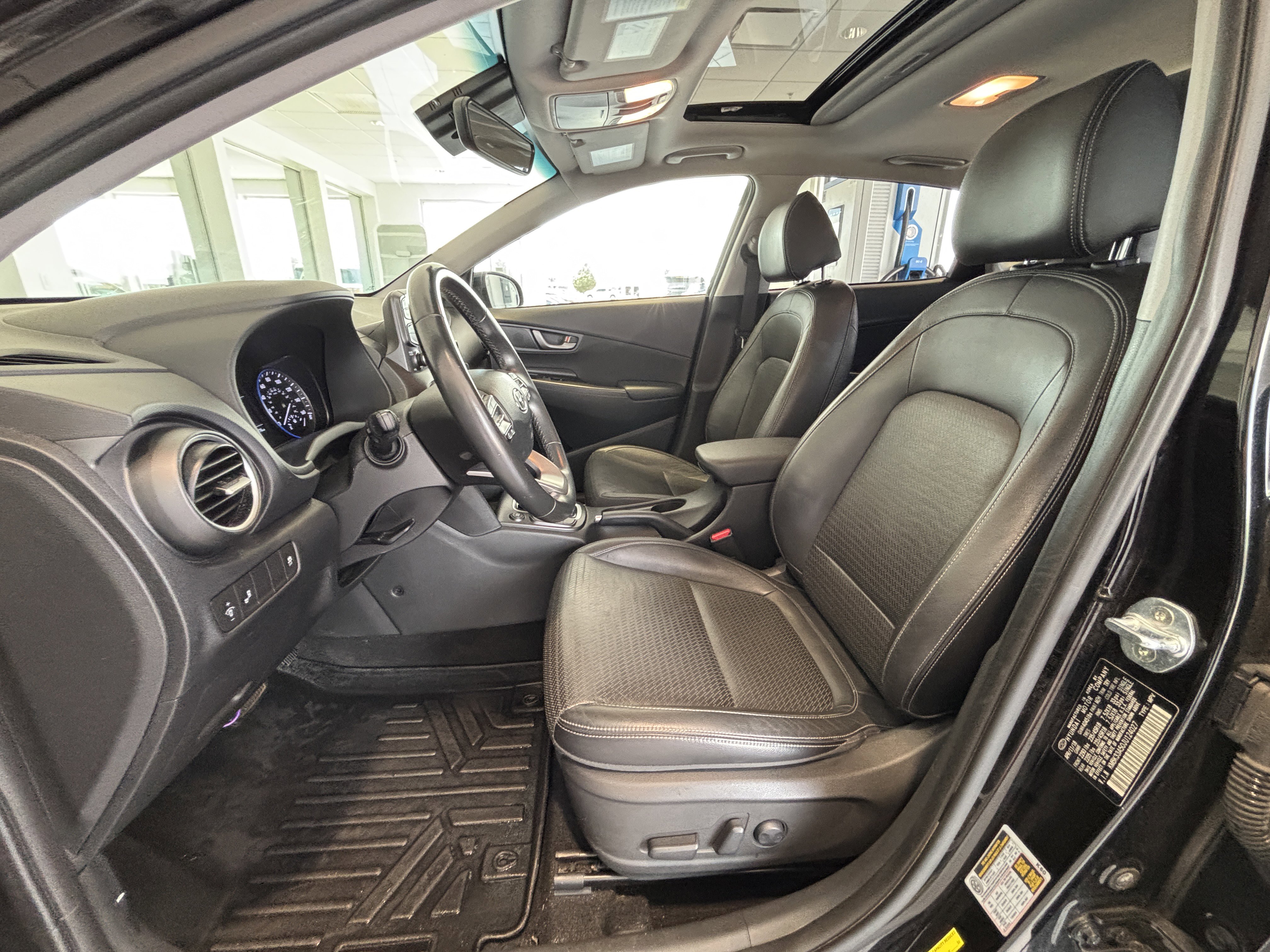 Used 2018 Hyundai Kona Limited FWD image 2