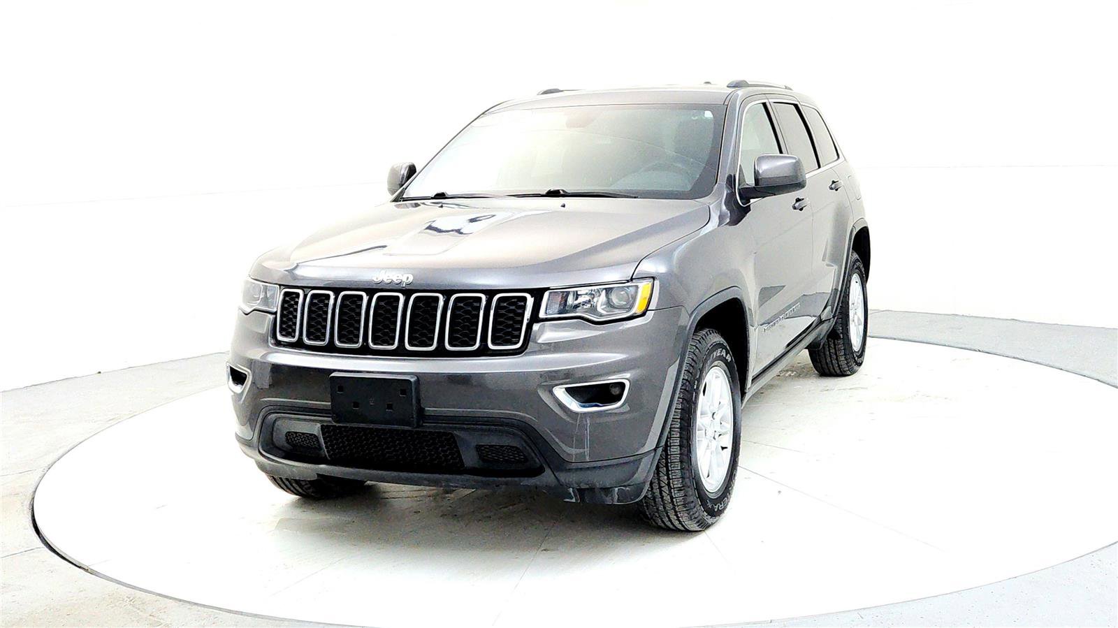 Used 2020 Jeep Grand Cherokee Laredo image 2