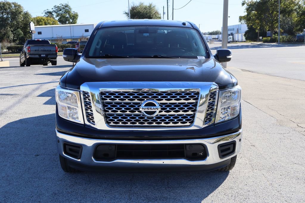 Used 2018 Nissan Titan SV w/ SV Convenience Package image 2
