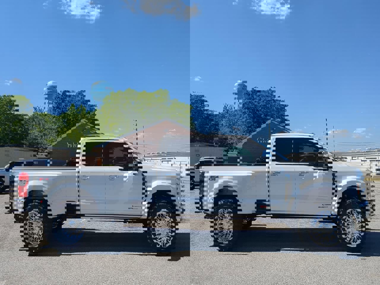 Used 2025 Ford F450 Lariat w/ Lariat Ultimate Package AWD/4WD image 2