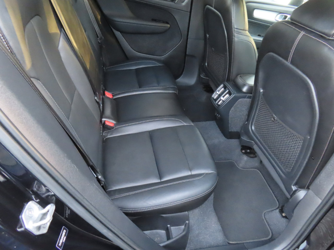 Used 2021 Volvo XC40 T5 Momentum image 15