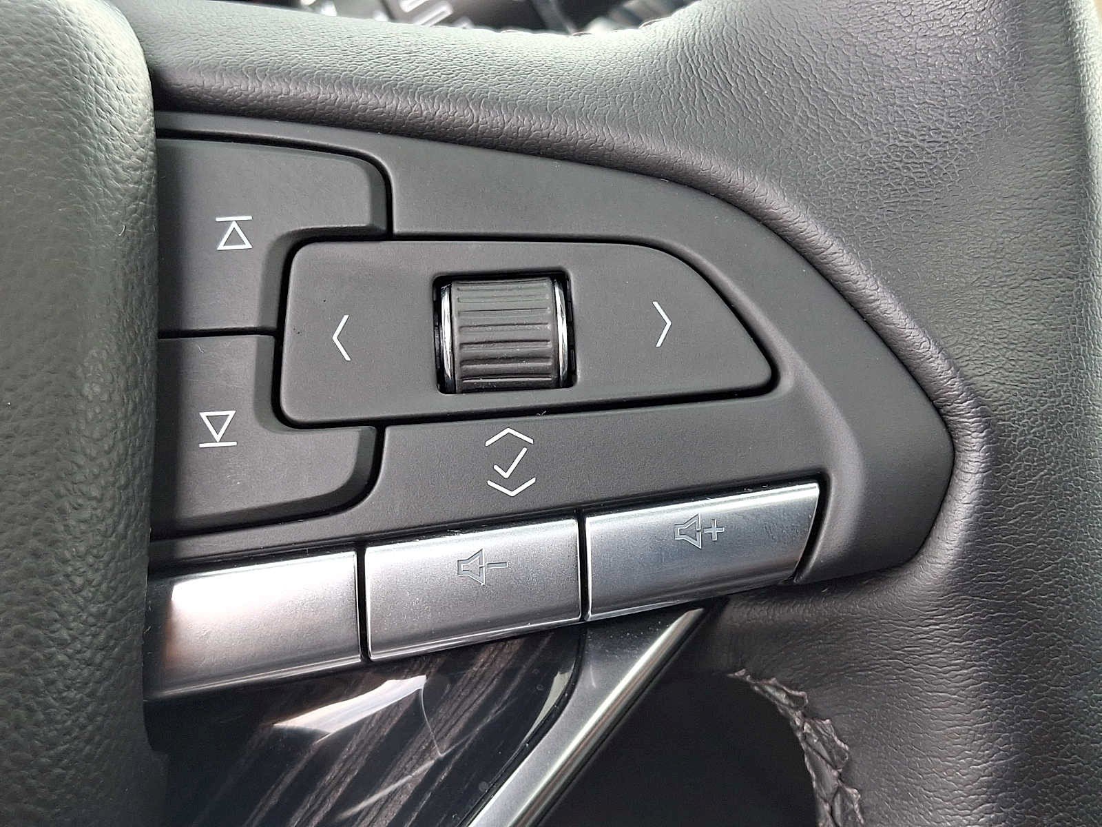 Certified 2024 Cadillac XT6 Premium Luxury w/ LPO, Floor Liner Package AWD/4WD image 20