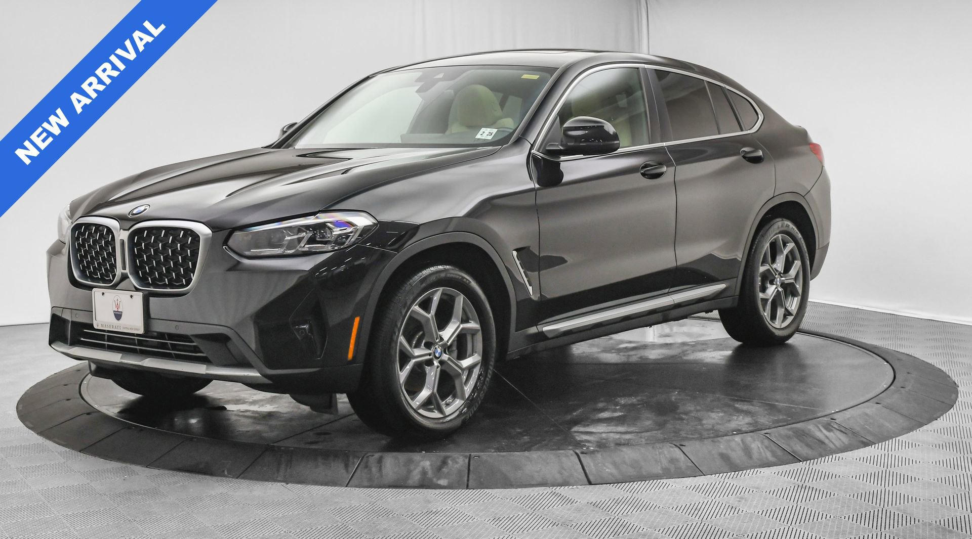 Used 2023 BMW X4 xDrive30i w/ Convenience Package image 3