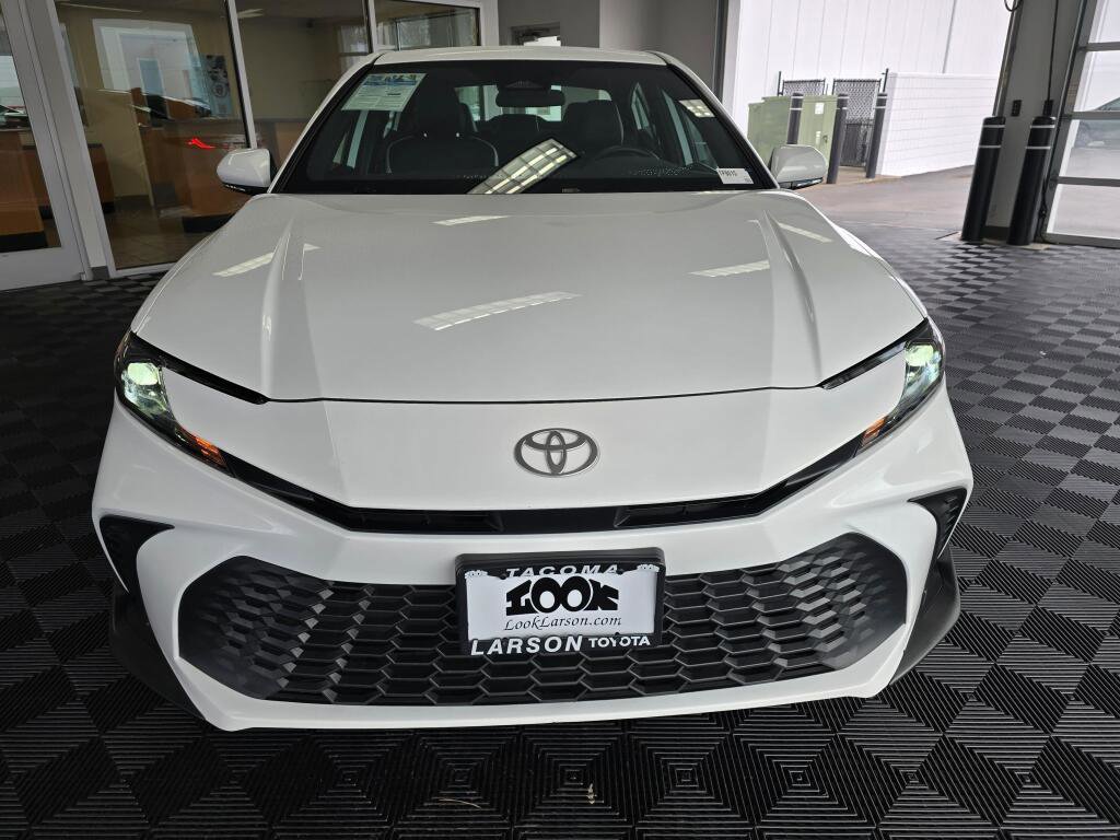 Used 2025 Toyota Camry SE image 8