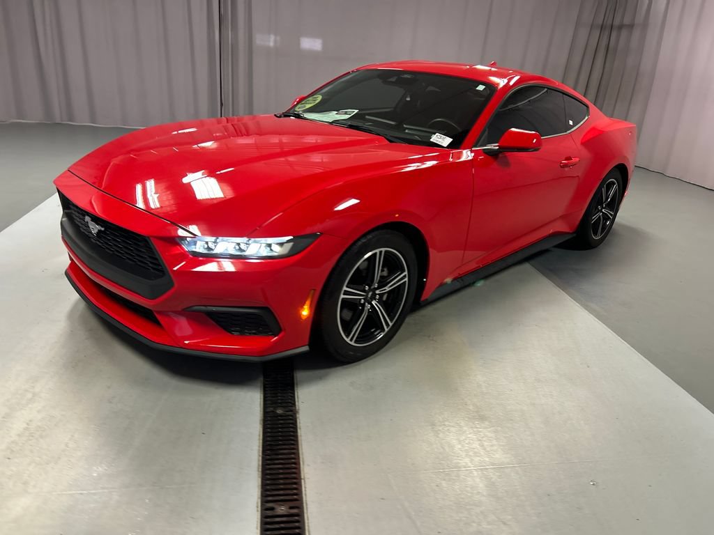 Used 2024 Ford Mustang Coupe RWD image 3