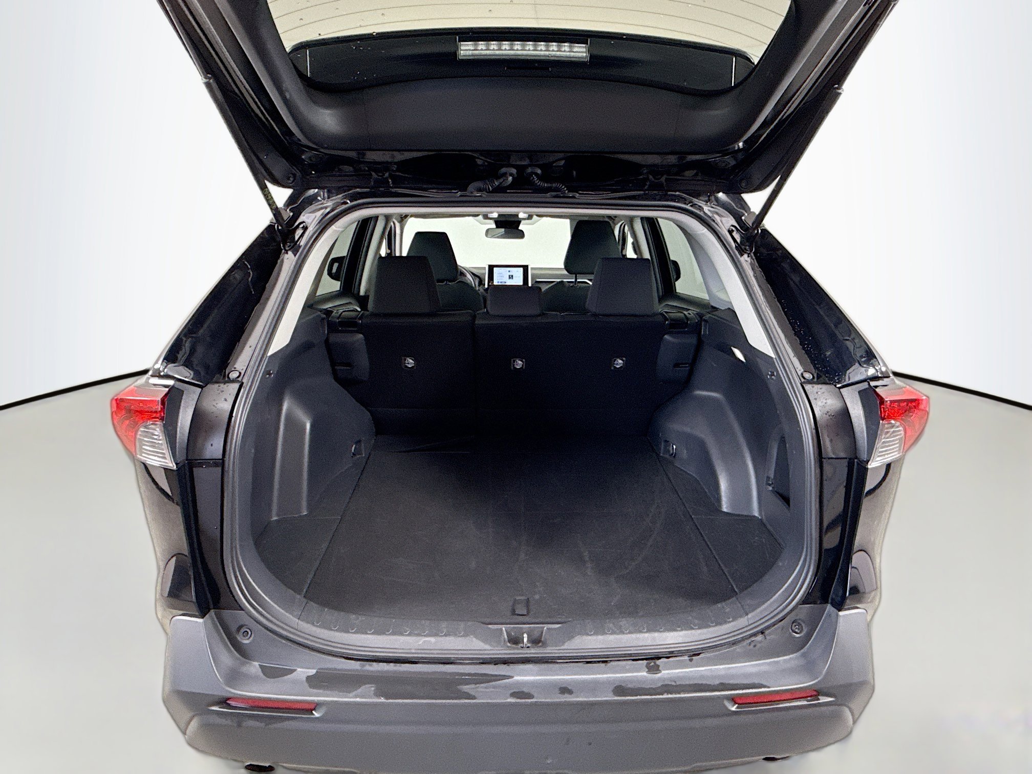 Used 2025 Toyota RAV4 LE image 22