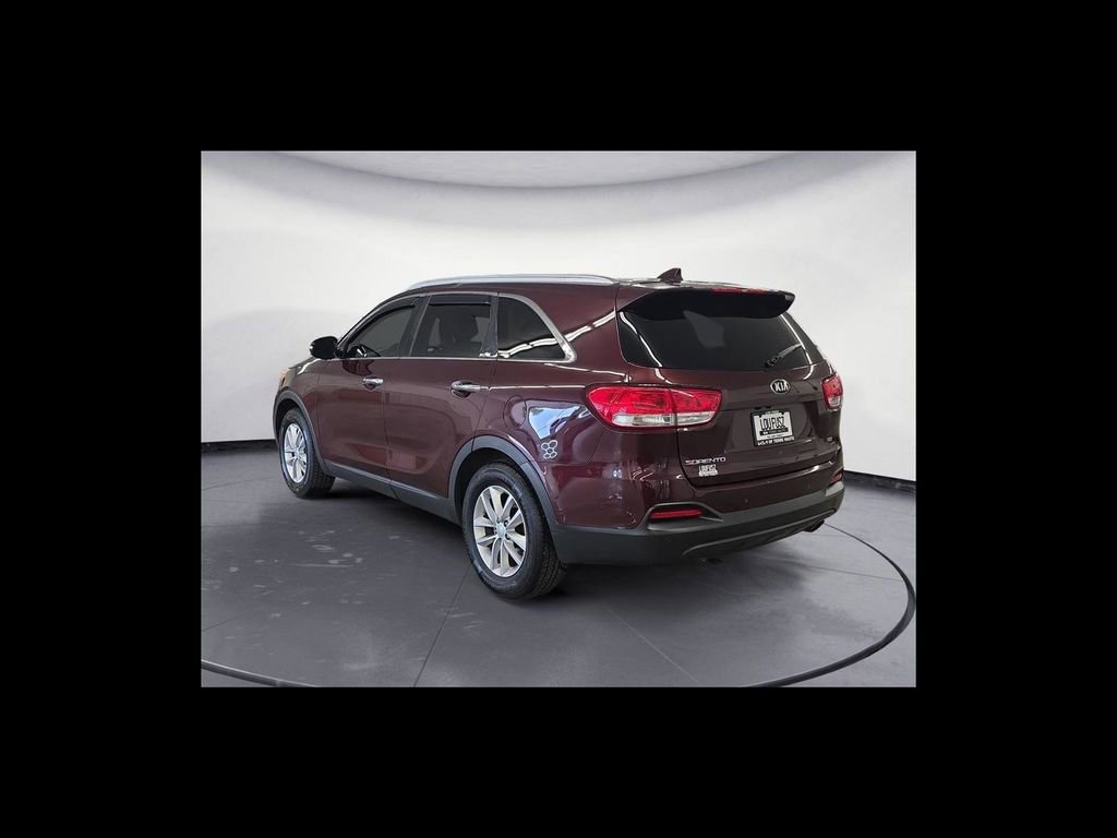 Used 2017 Kia Sorento FWD w/ LX Convenience Package image 4