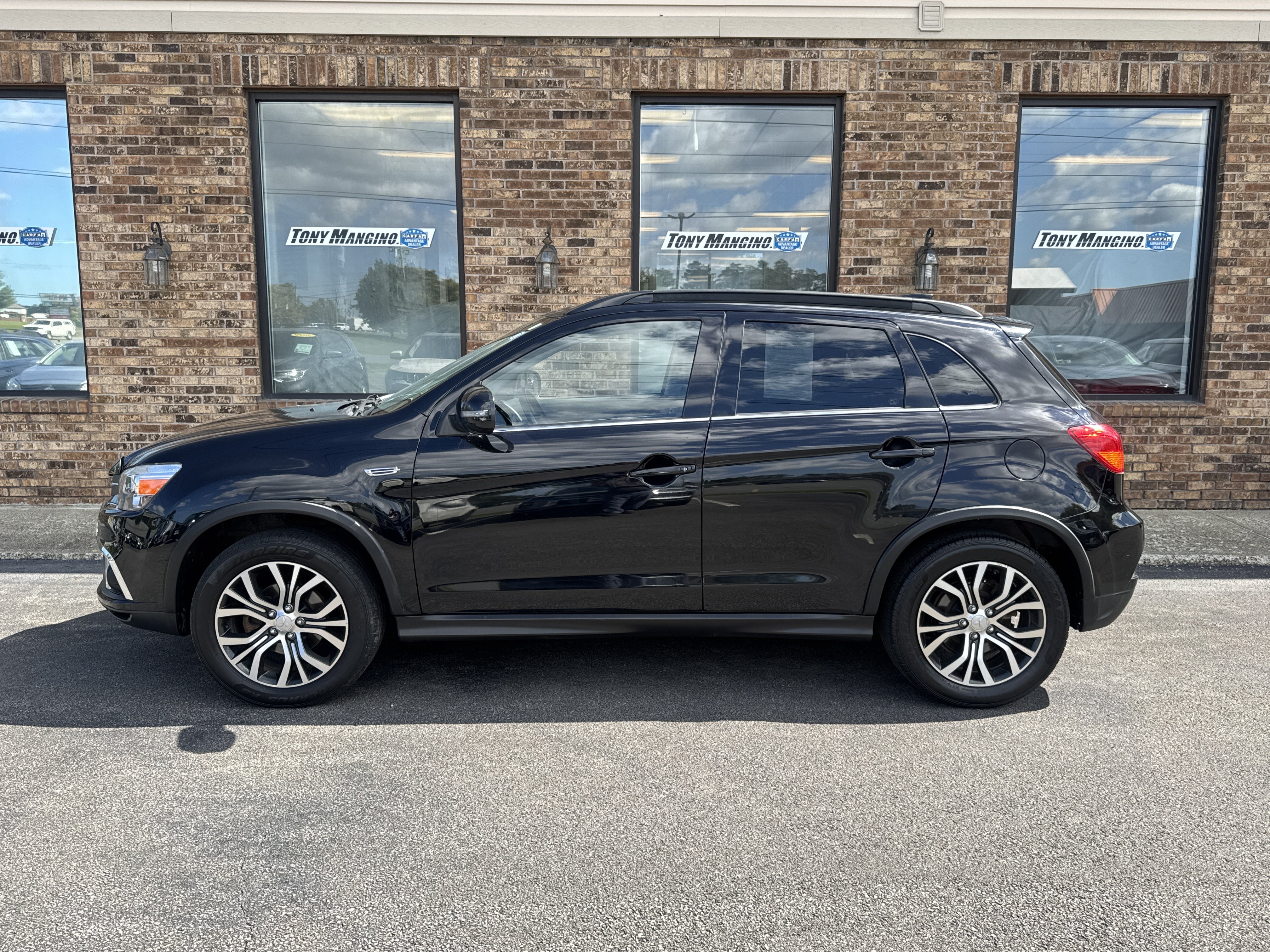 Used 2018 Mitsubishi Outlander Sport SEL AWD/4WD image 2