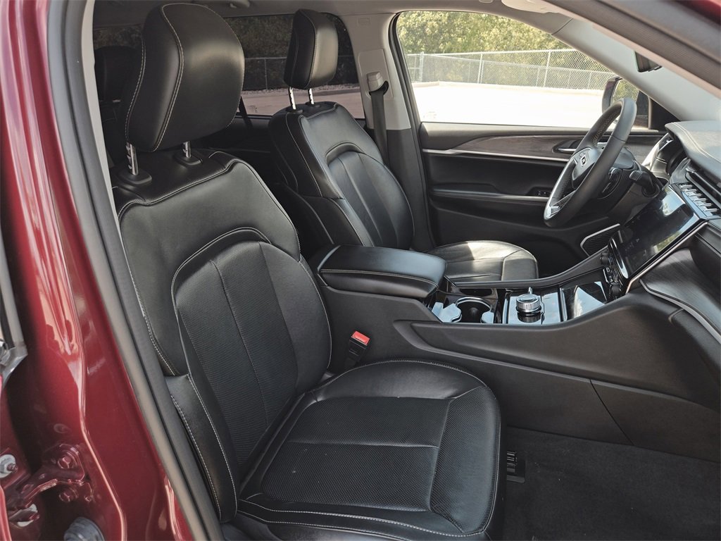 Used 2023 Jeep Grand Cherokee Limited w/ Luxury Tech Group II image 28