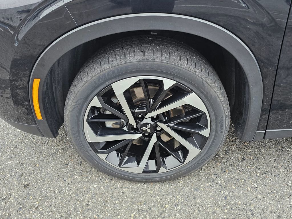 Used 2024 Mitsubishi Outlander SE image 9