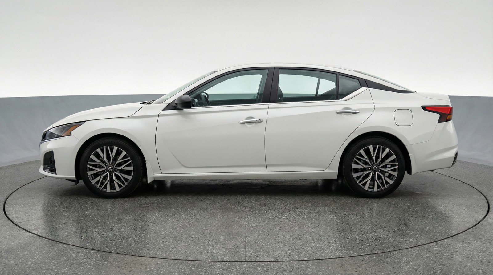 Used 2025 Nissan Altima 2.5 SV image 5