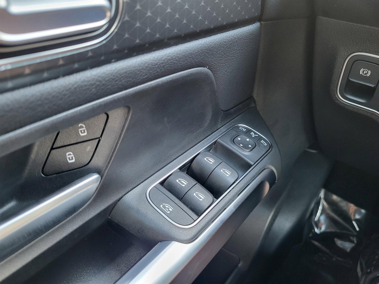 Used 2025 Mercedes-Benz GLB 250 image 25