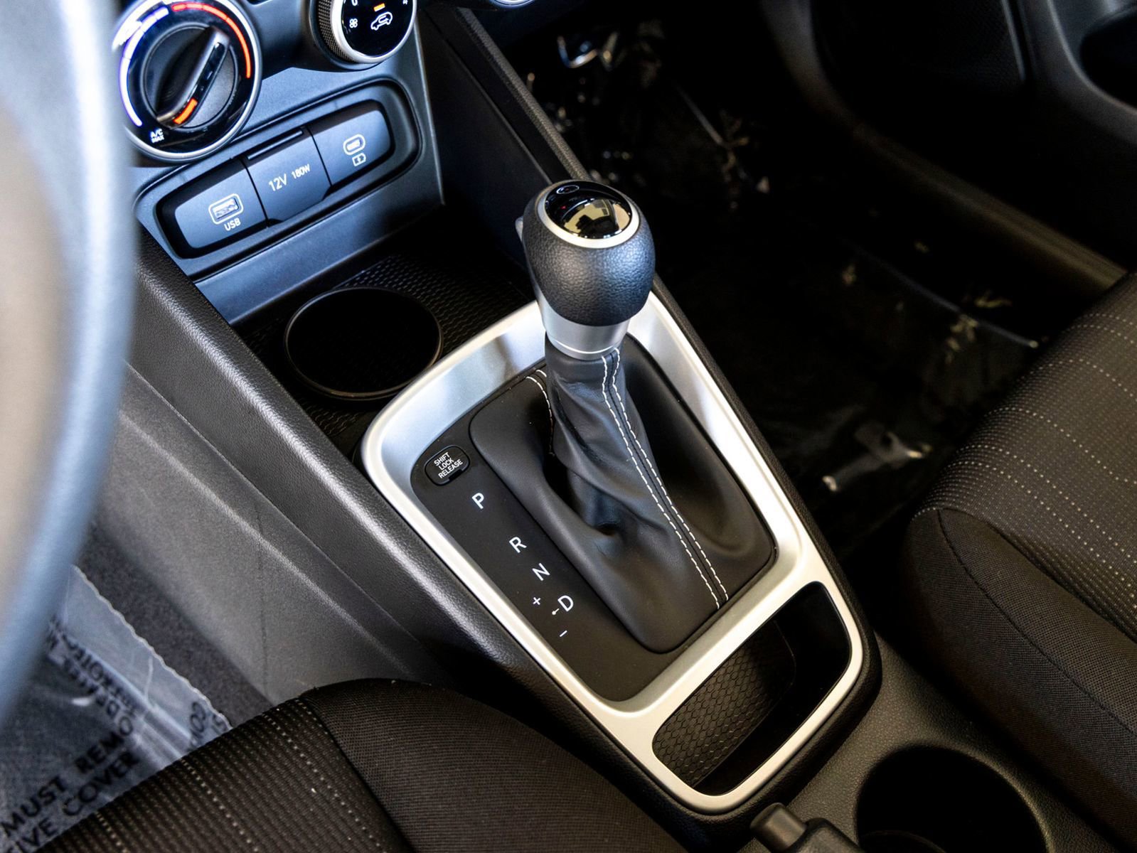 Used 2025 Hyundai Venue SE image 18