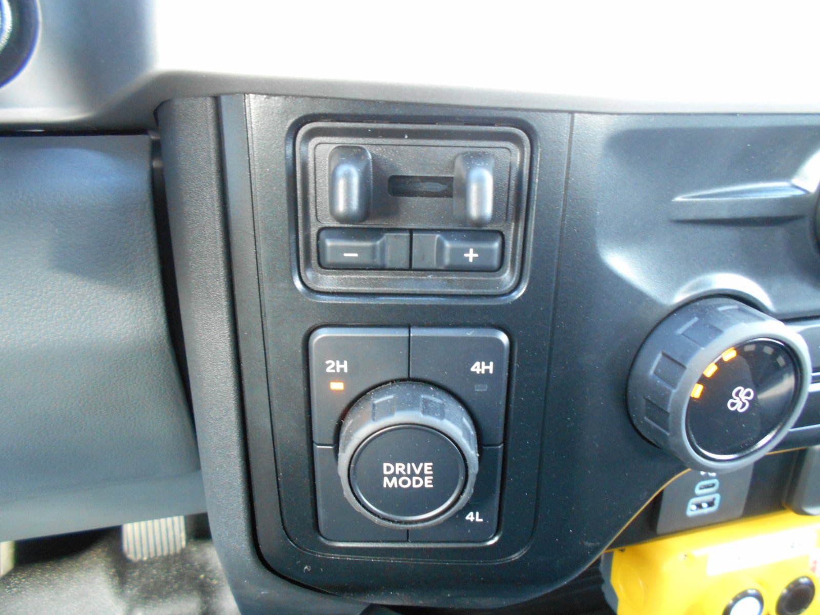 Used 2024 Ford F550 4x4 Regular Cab Super Duty image 12