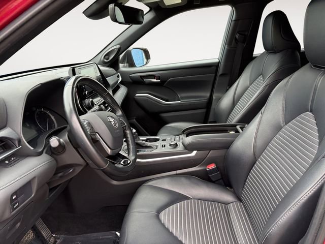 Used 2021 Toyota Highlander XSE AWD/4WD image 9