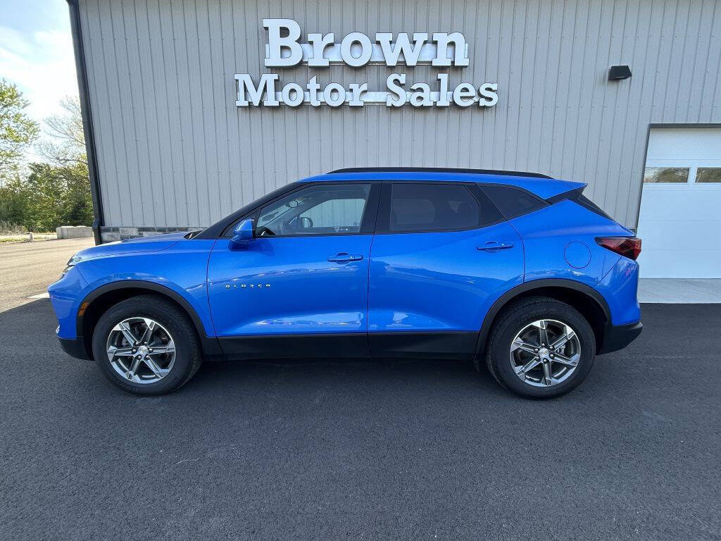 Used 2024 Chevrolet Blazer LT w/ Convenience Package FWD image 2