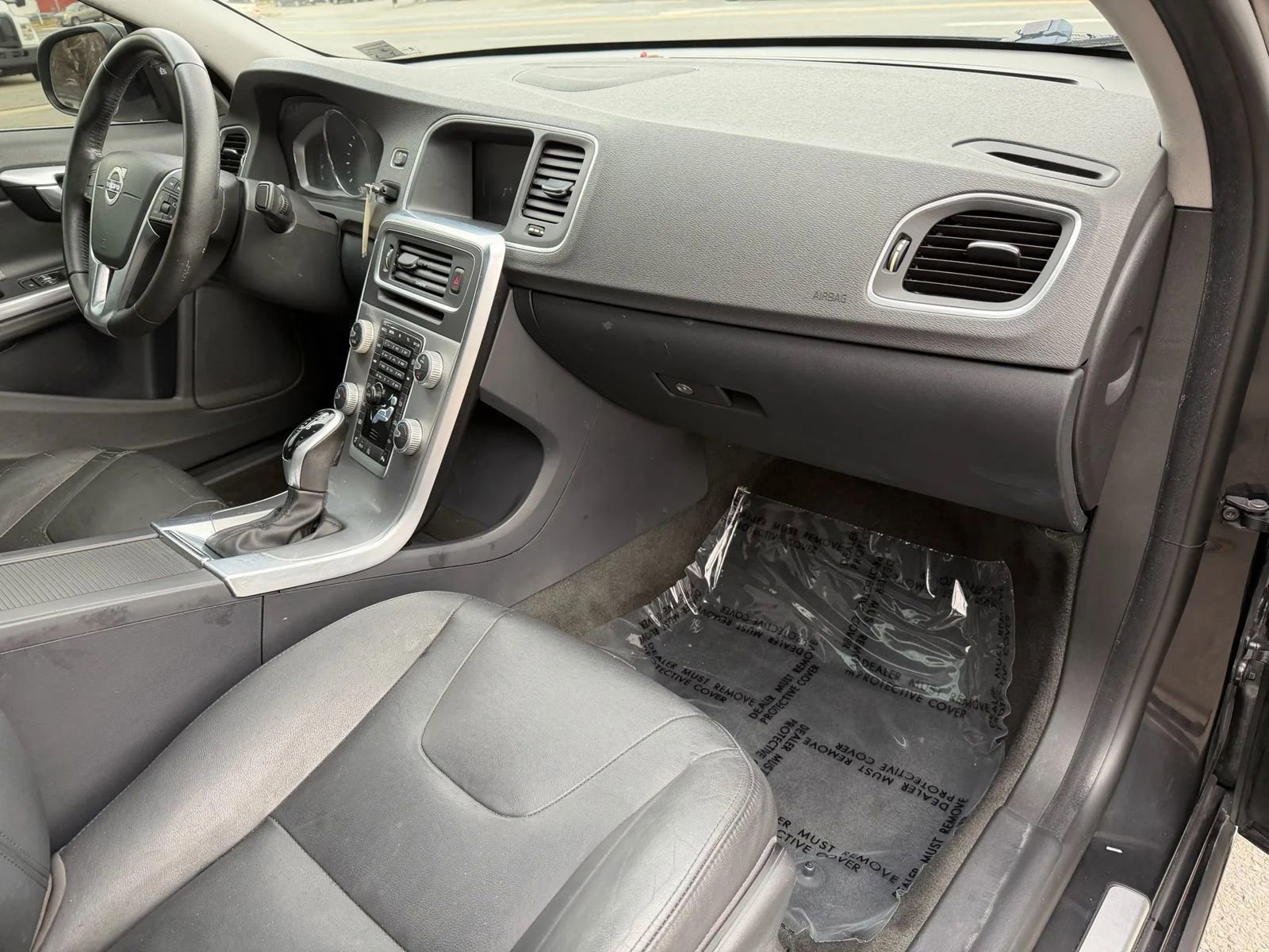 Used 2017 Volvo S60 T5 Inscription image 19