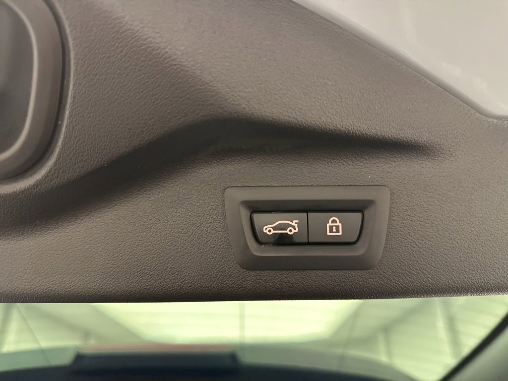 Used 2023 BMW X7 M60i w/ Executive Package image 40